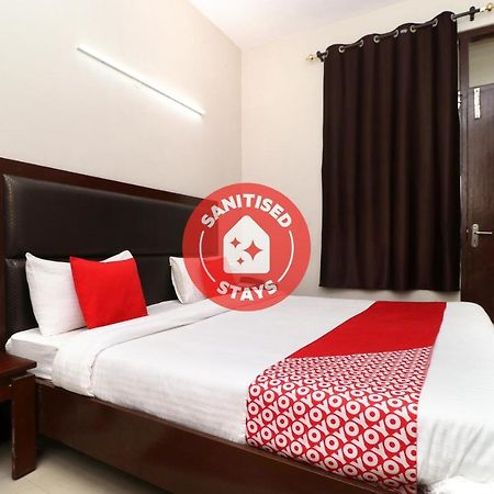 Oyo 14832 Hotel Rooftop Panchkula Exterior foto