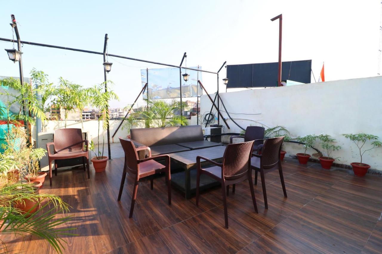 Oyo 14832 Hotel Rooftop Panchkula Exterior foto